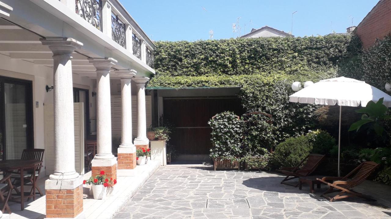 Bed and Breakfast Casa Di Carlo Goldoni - Dimora Storica Chioggia Exterior foto